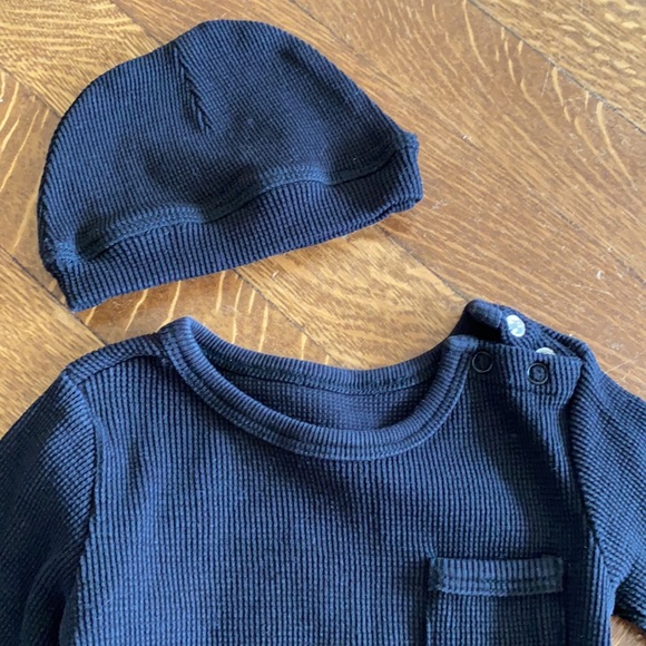 Planet Cotton thermal onesie with matching hat - Picture 3 of 7